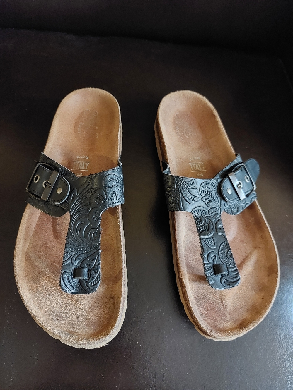 Seychelles Black Embossed Genuine Leather Toe-Loop Sandals Size 7, Made In Italy